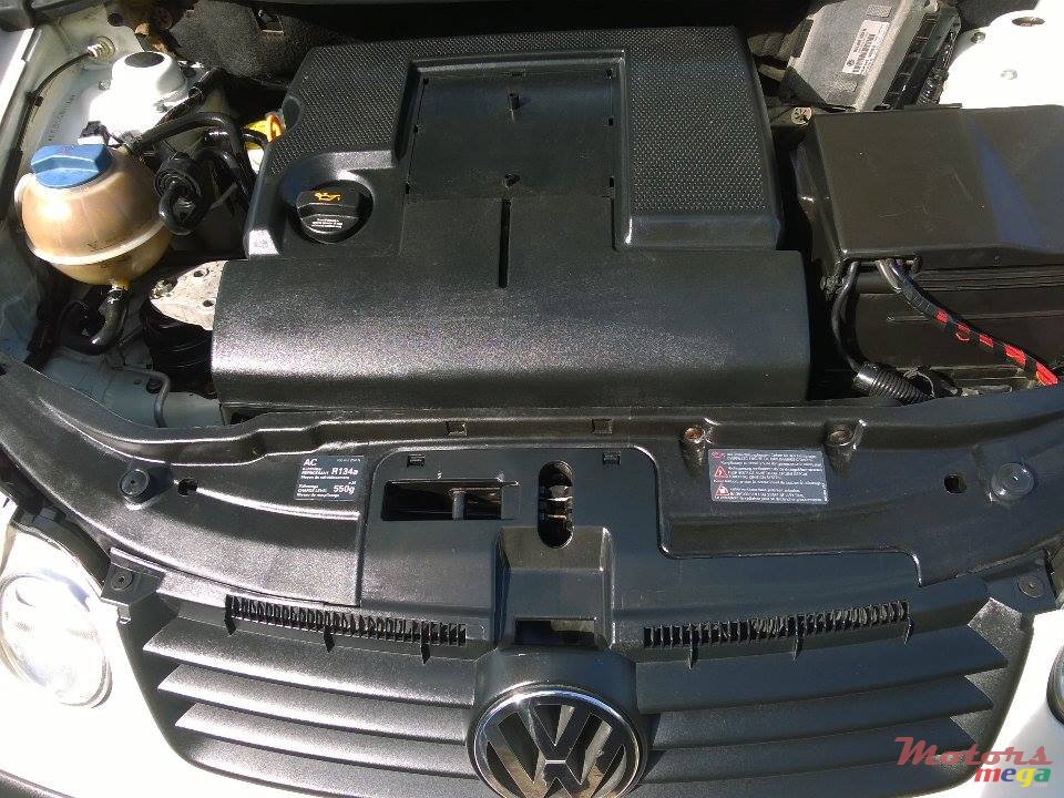 2005' Volkswagen Polo photo #2