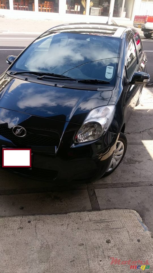 2009' Toyota Vitz photo #4