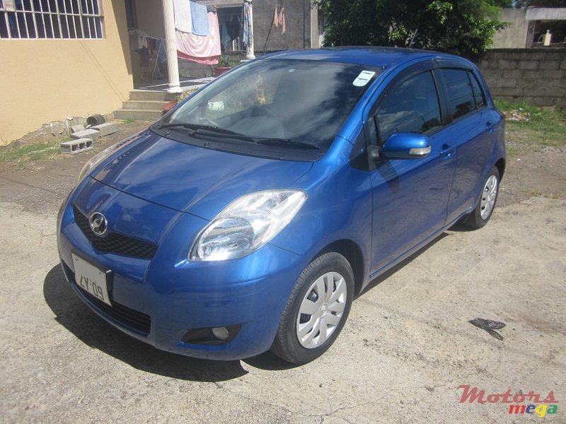 2009' Toyota VITZ photo #1