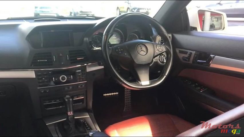 2010' Mercedes-Benz E-Class photo #2