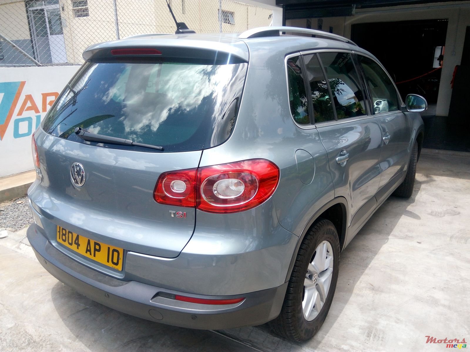 2010' Volkswagen Tiguan photo #7