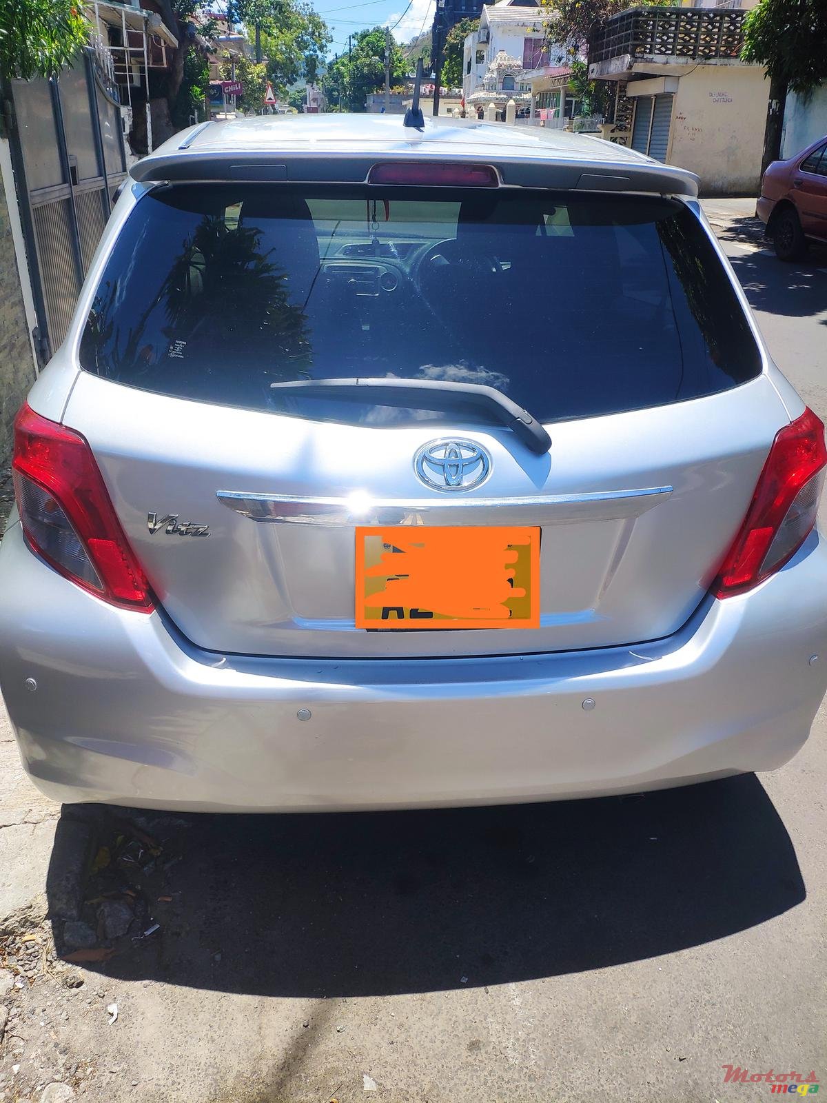 2012' Toyota Vitz photo #2