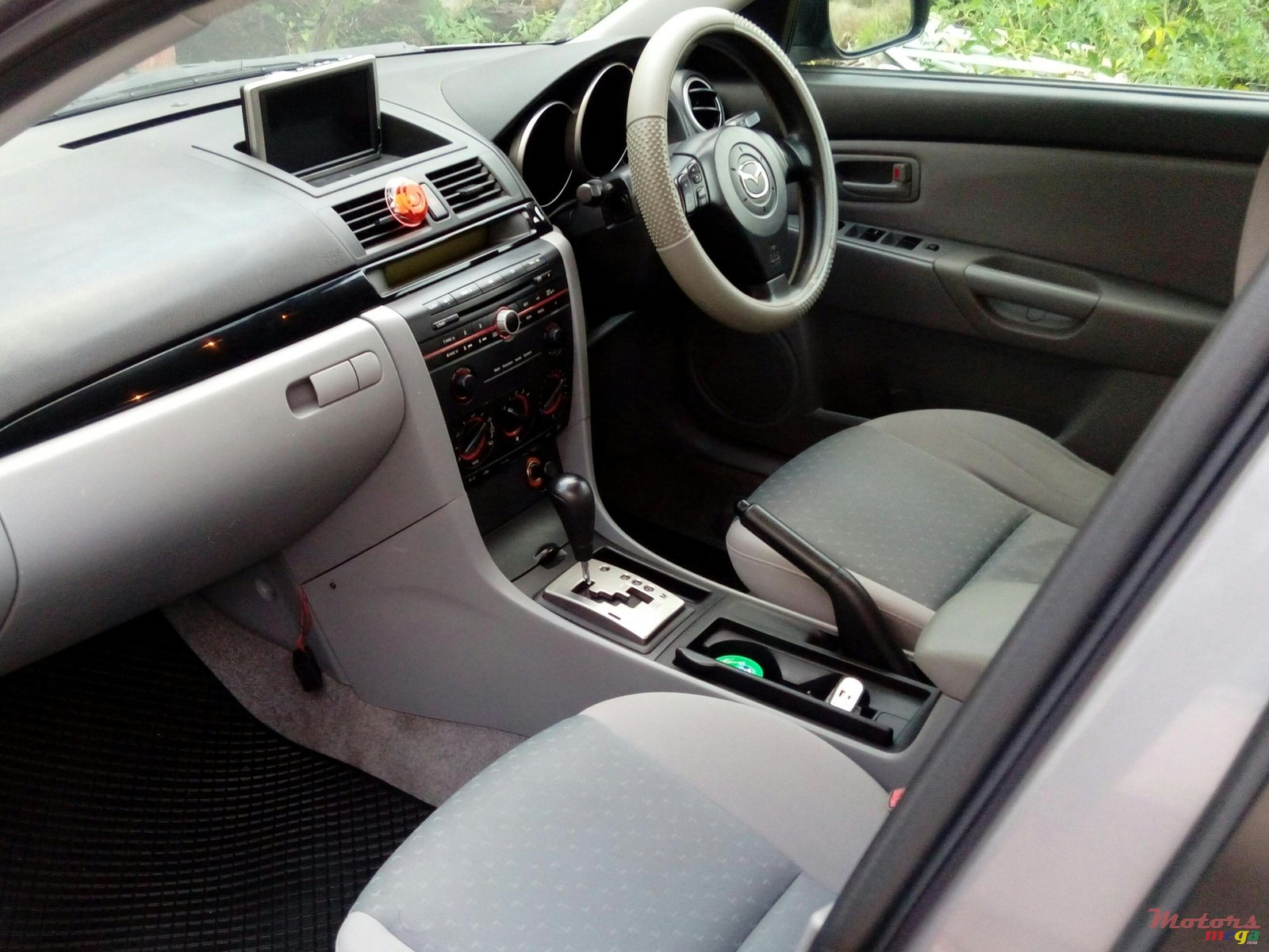 2005' Mazda Axela photo #6