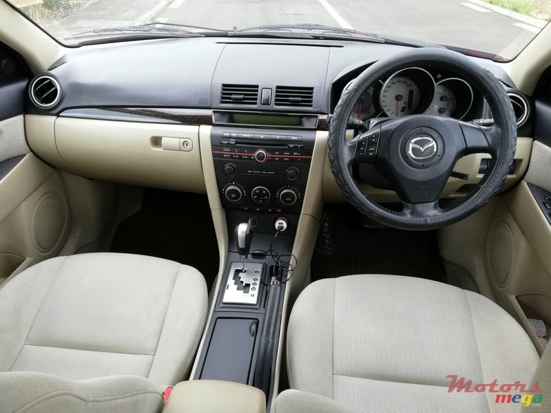 2009' Mazda 3 Hatchback photo #3