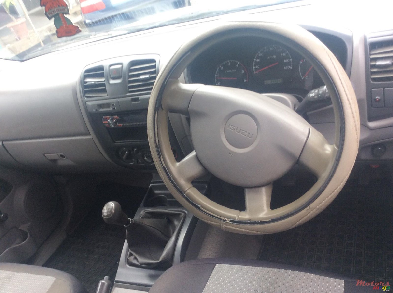 2005' Isuzu D-Max LS photo #6