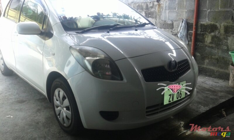2006' Toyota Vitz photo #1