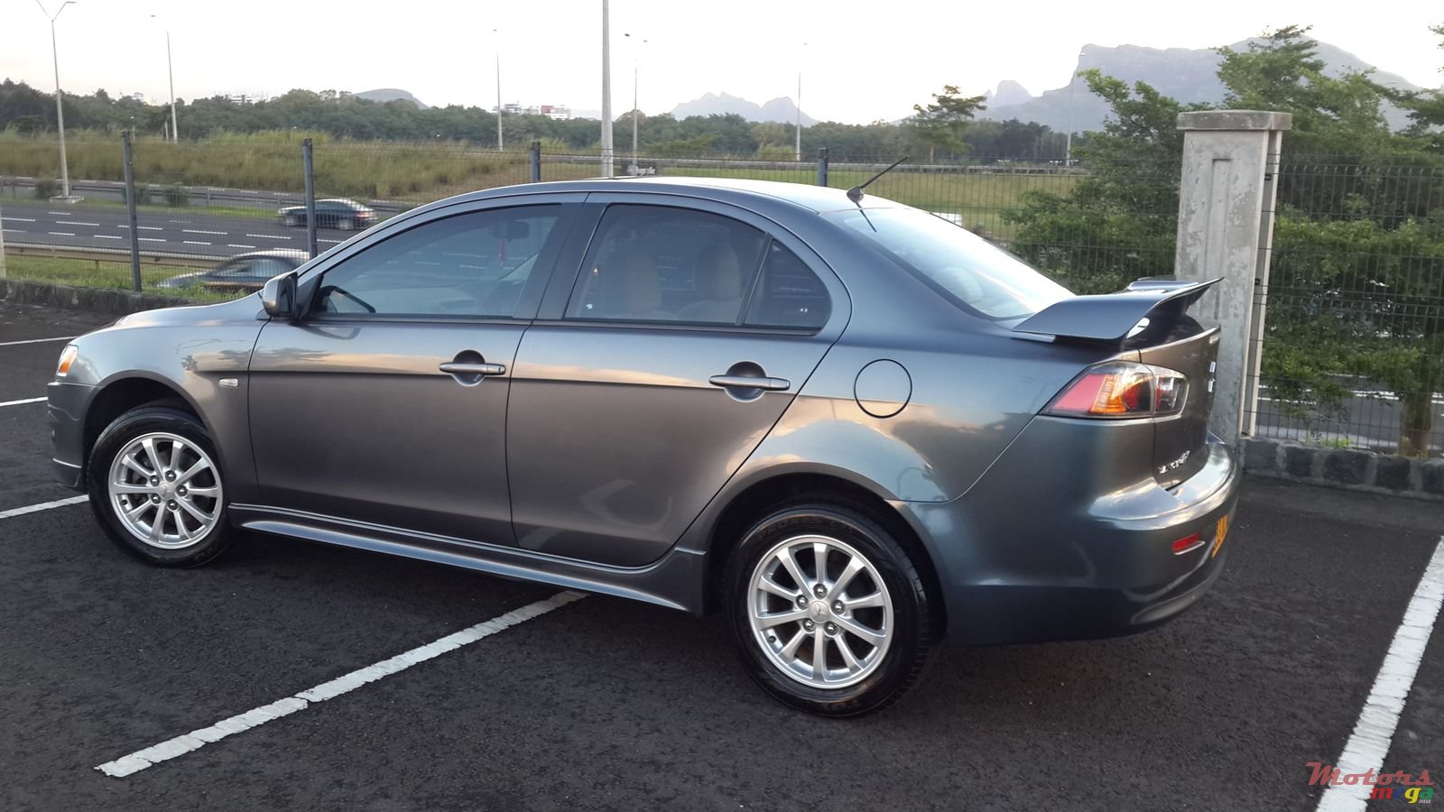 2009' Mitsubishi Lancer X photo #3