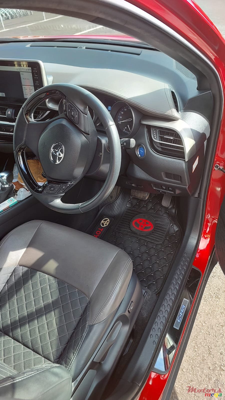 2020' Toyota C-HR photo #6