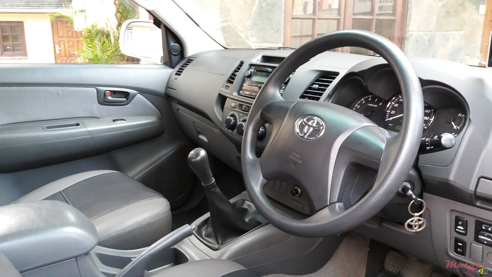 2013' Toyota Hilux photo #3