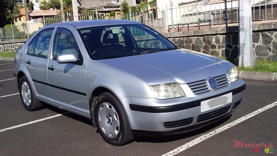 2002' Volkswagen Bora photo #2