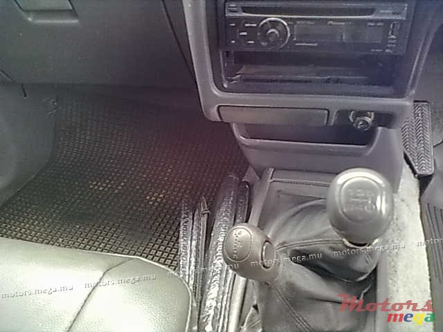 1995' Toyota HILUX 4X4 photo #3