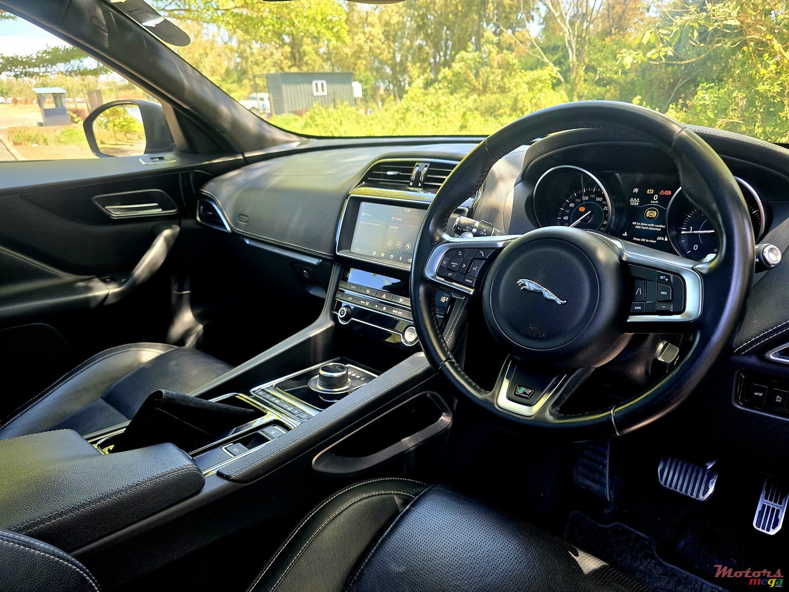 2019' Jaguar F-Pace R-Sport photo #5