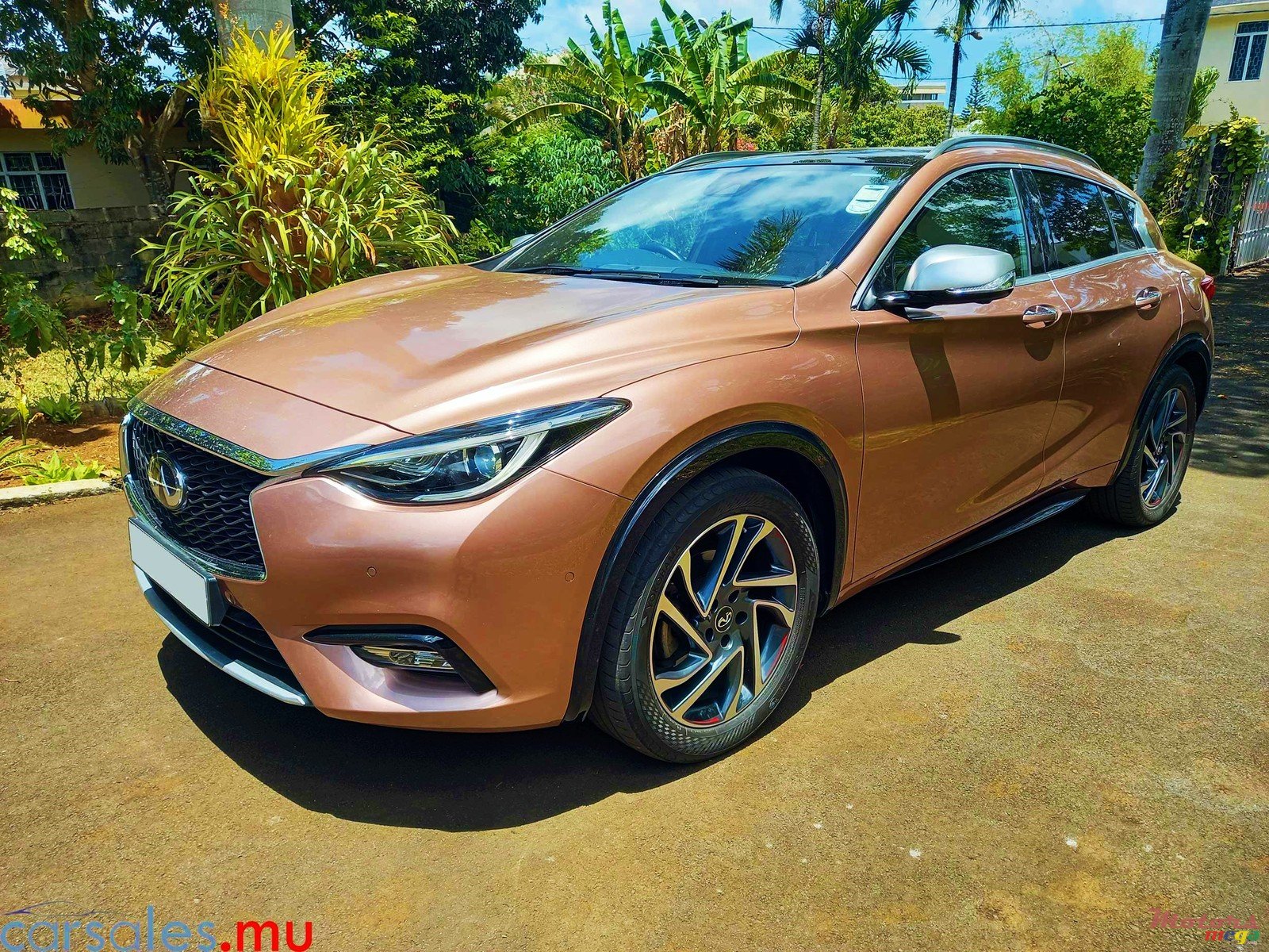 2018' Infiniti Q30 1.6t Premium photo #3