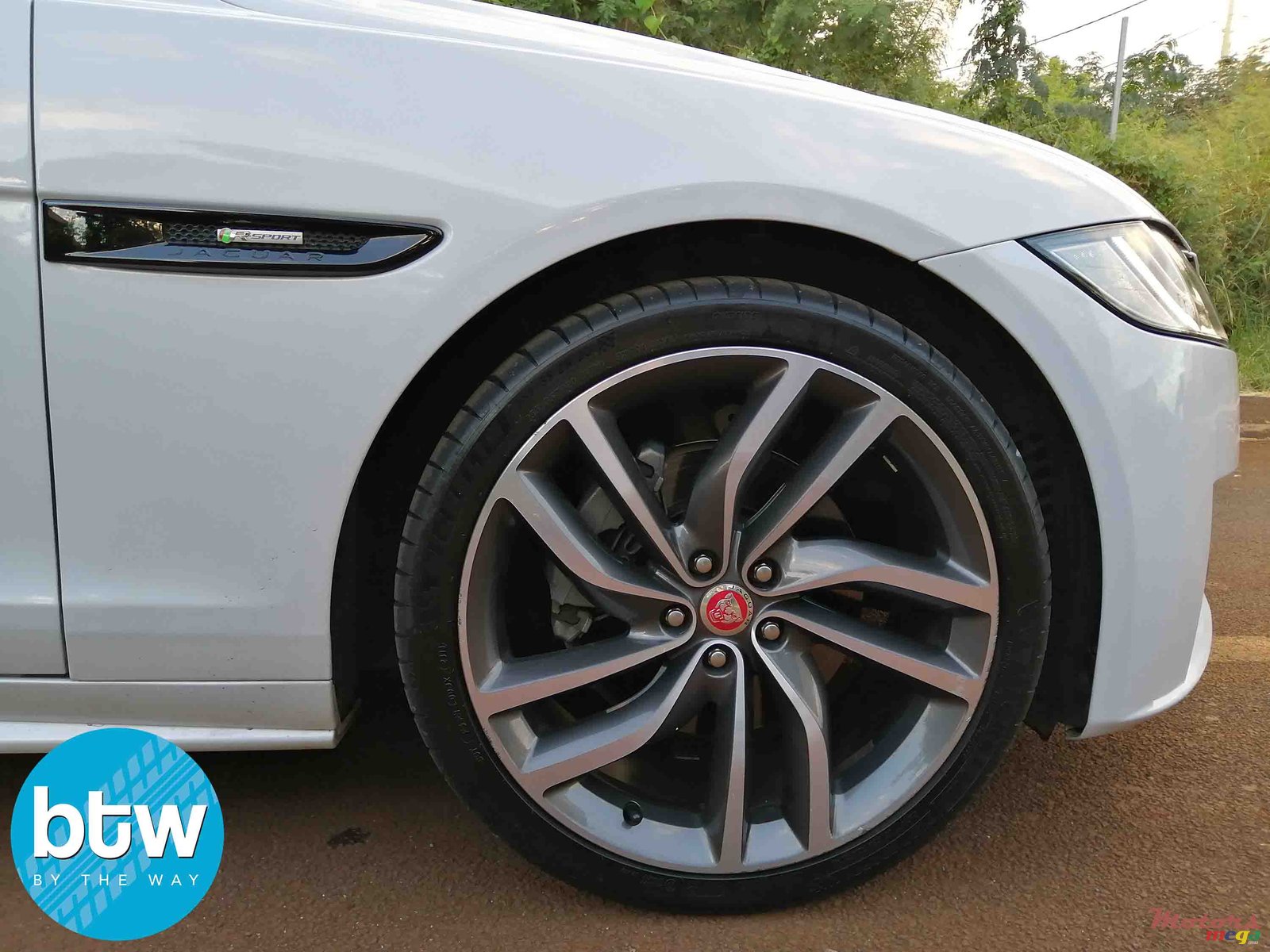 2016' Jaguar XF R Sport Polarise White photo #3