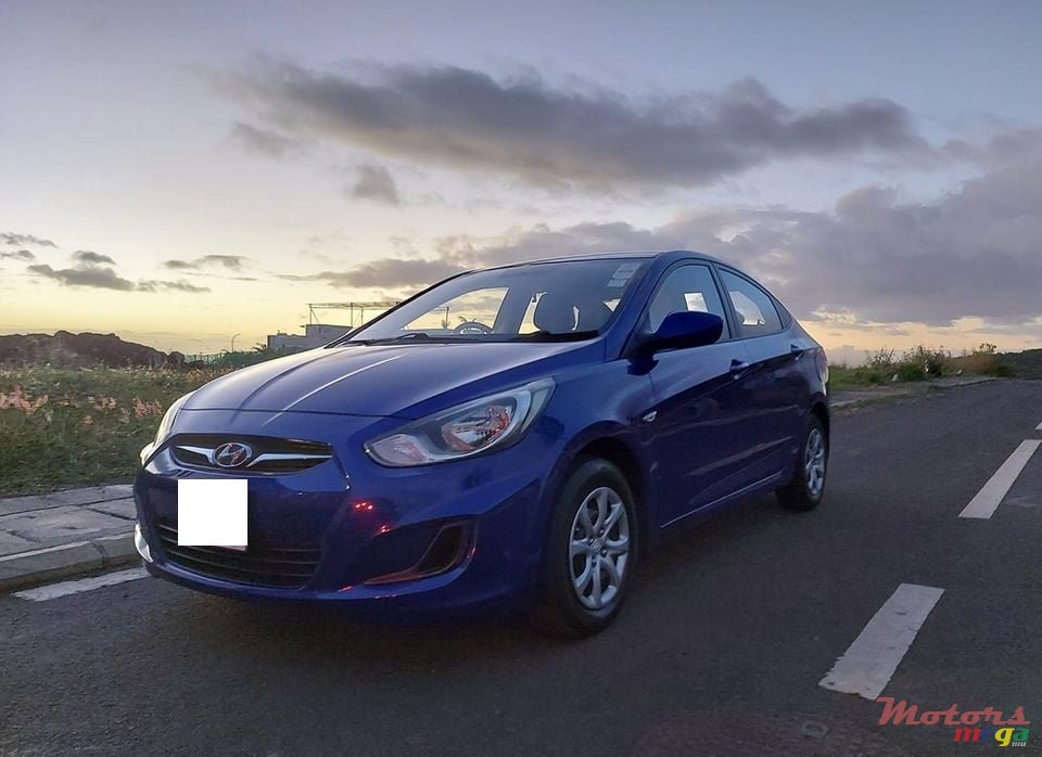 2012' Hyundai Accent photo #1