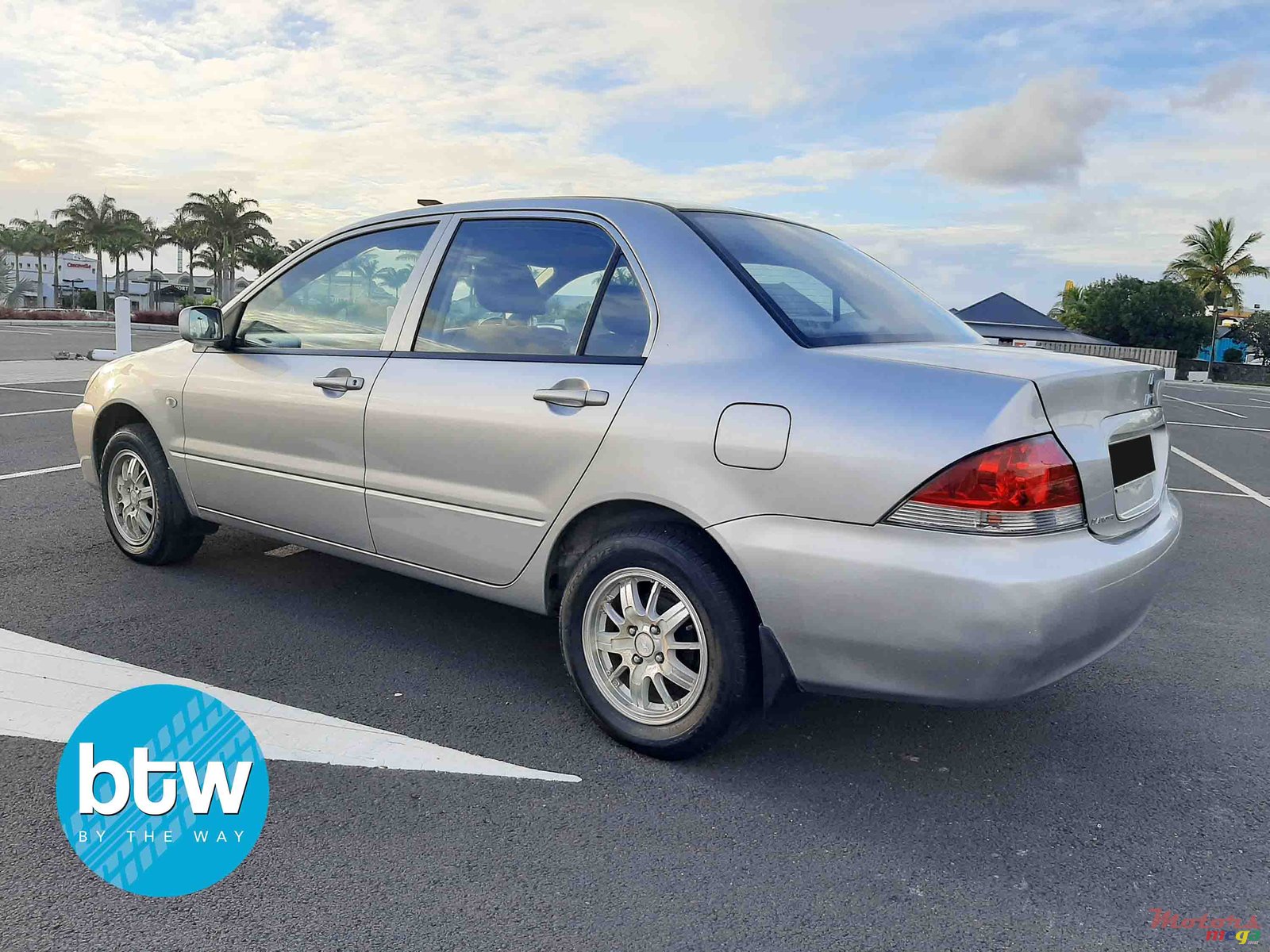 2010' Mitsubishi Lancer photo #3