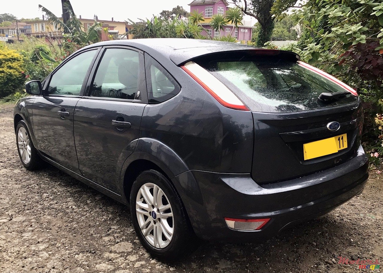 2011' Ford Focus Ghia pack photo #2