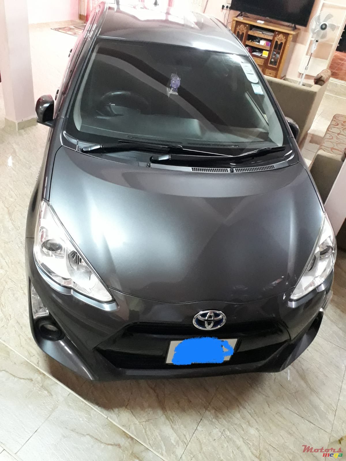 2015' Toyota Aqua photo #2