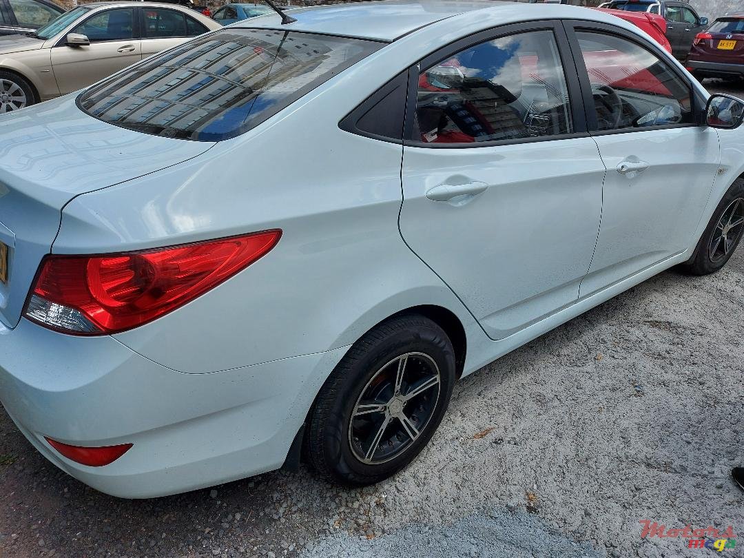 2015' Hyundai Accent photo #3