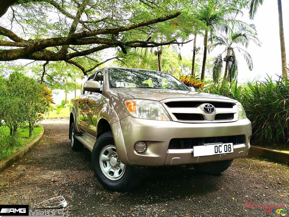 2008' Toyota Hilux photo #1