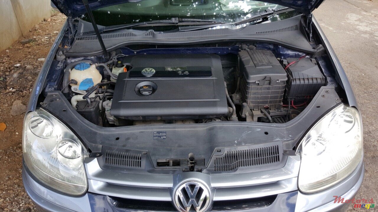 2005' Volkswagen Golf photo #5