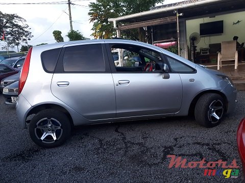 2003' Mitsubishi Colt photo #3