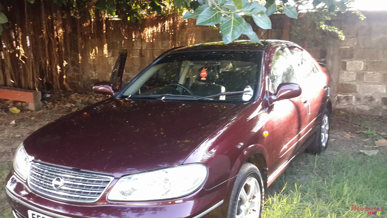 2005' Nissan Sunny photo #2