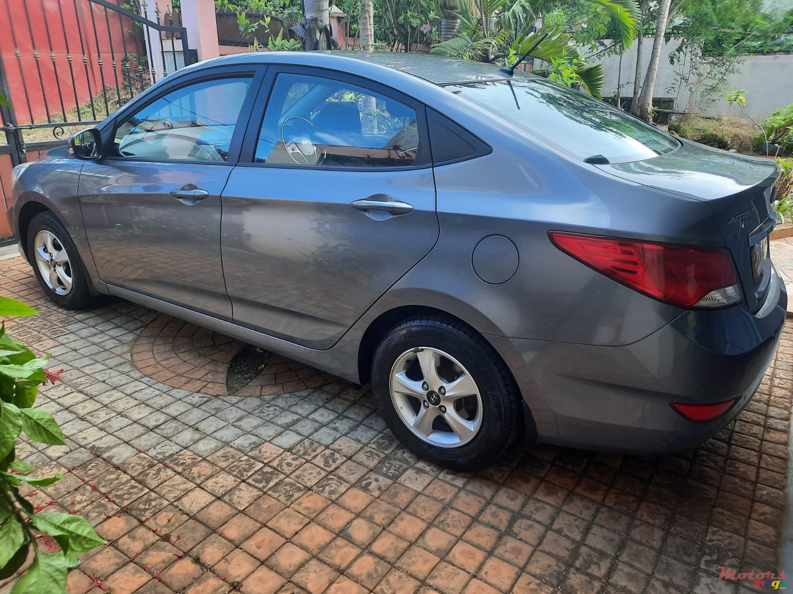 2015' Hyundai Accent photo #7