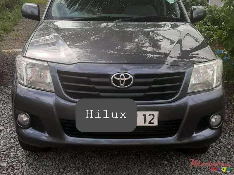 2012' Toyota Hilux any photo #2
