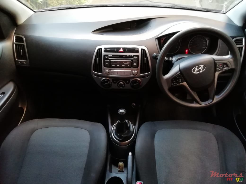 2013' Hyundai i20 photo #1