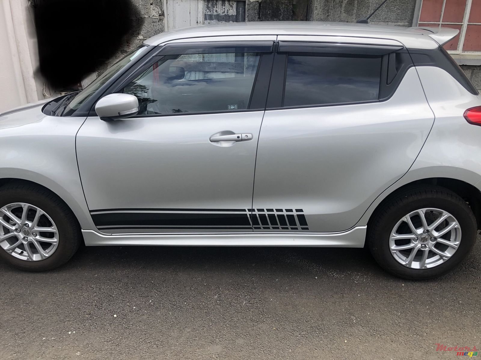 2019' Suzuki Swift photo #4