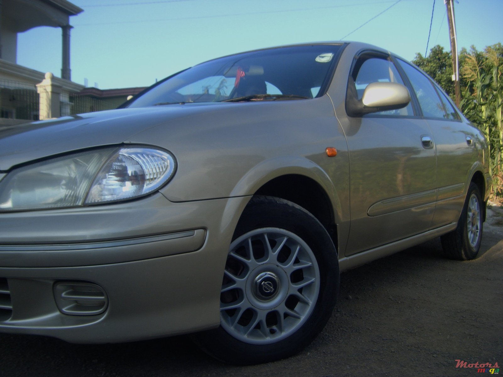 2003' Nissan Sunny photo #1