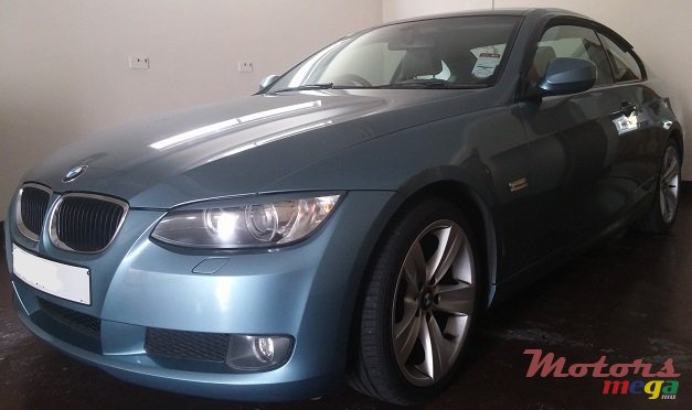 2009' BMW 3 Series Coupe Highline sport photo #2