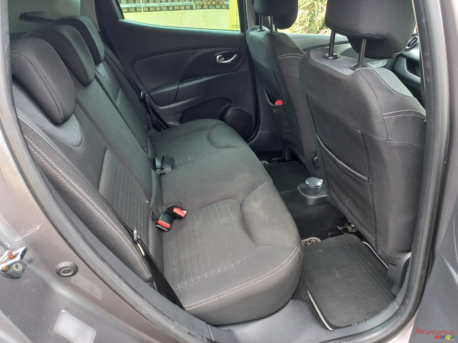 2015' Renault Clio Manual photo #4