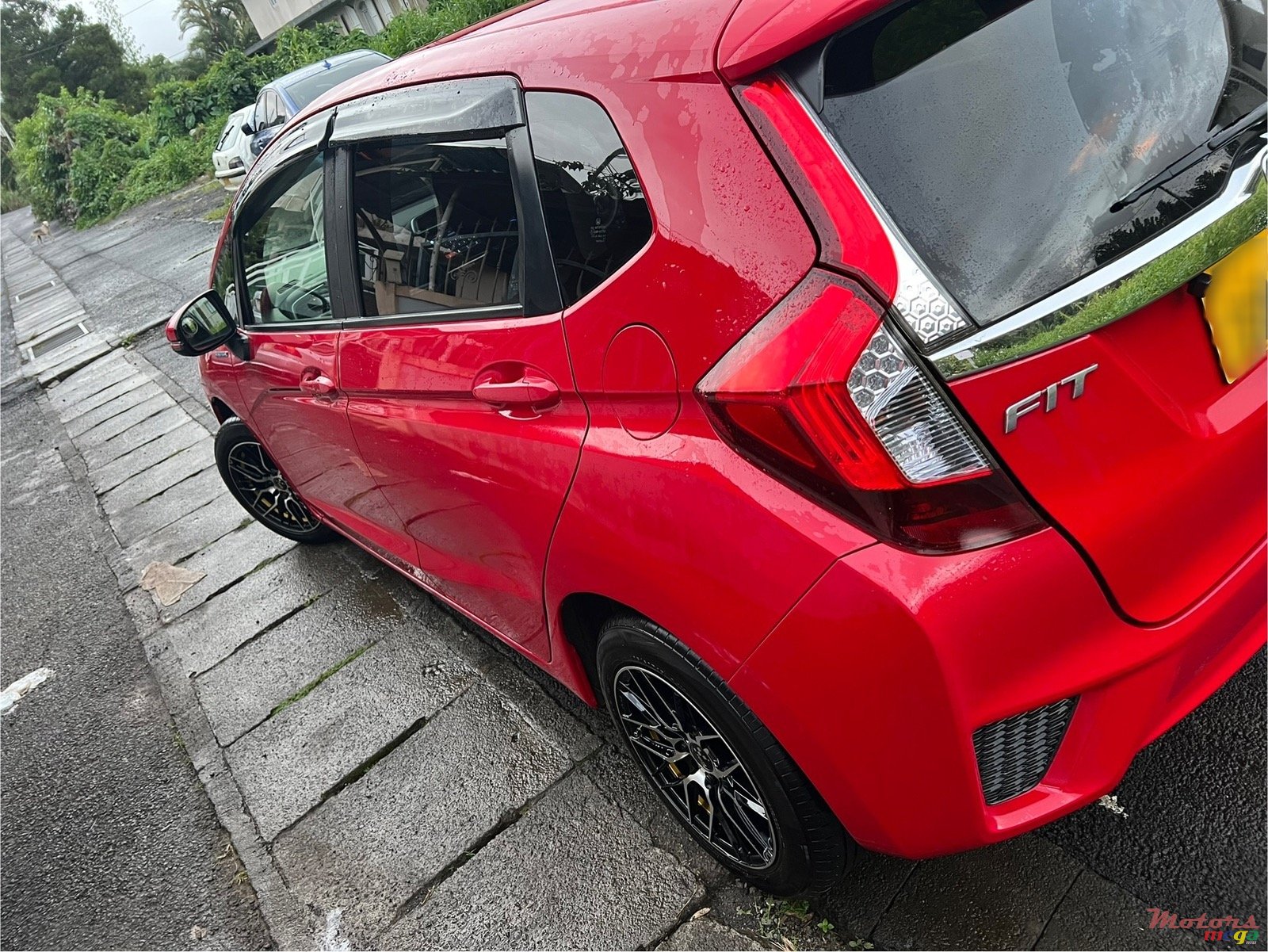 2014' Honda Fit Hybrid photo #3