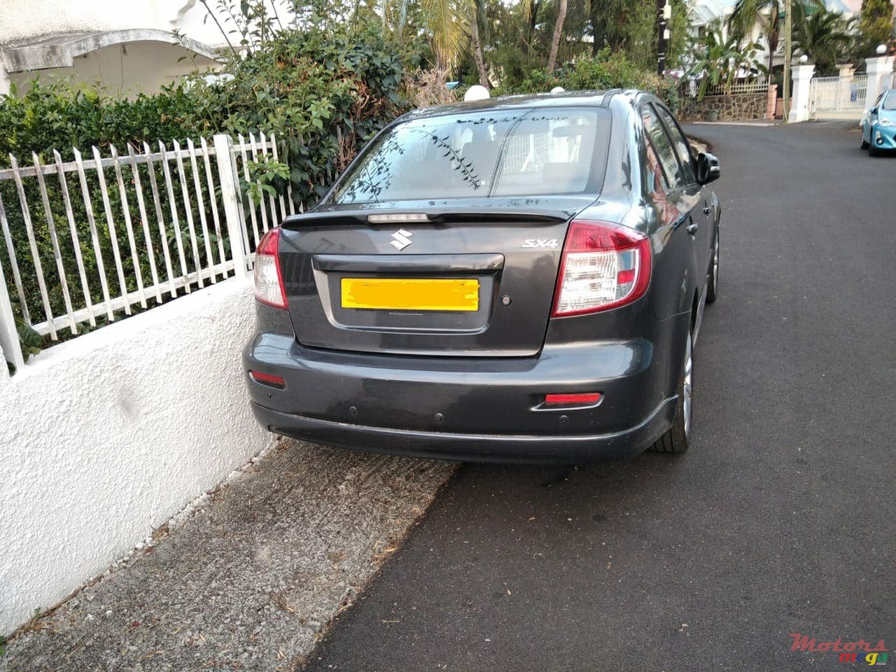 2011' Suzuki SX4 photo #2