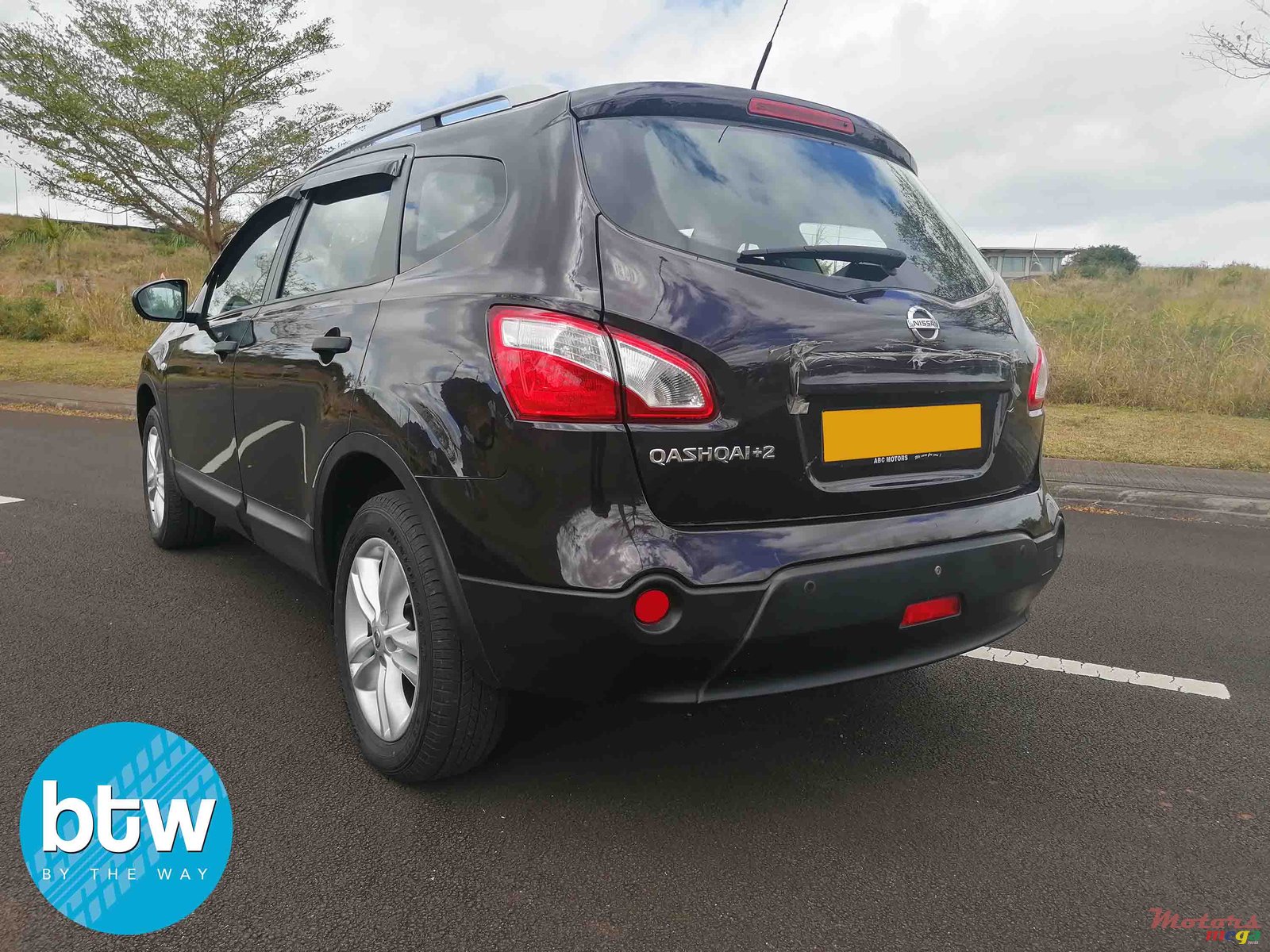 2012' Nissan Qashqai+2 7-searter photo #2