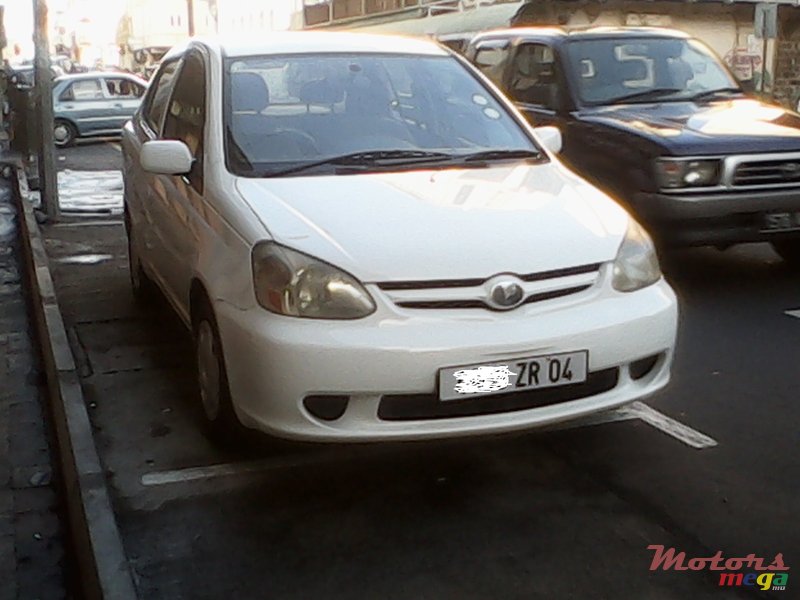 2004' Toyota Vitz platz saloon photo #2