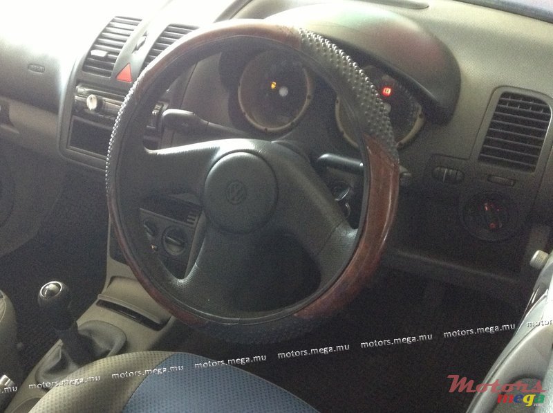 2001' Volkswagen Polo photo #4