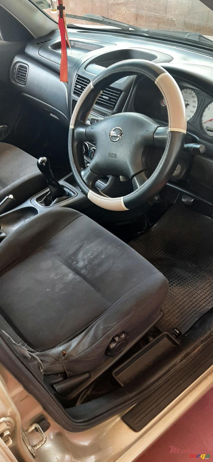 2010' Nissan Sunny photo #3