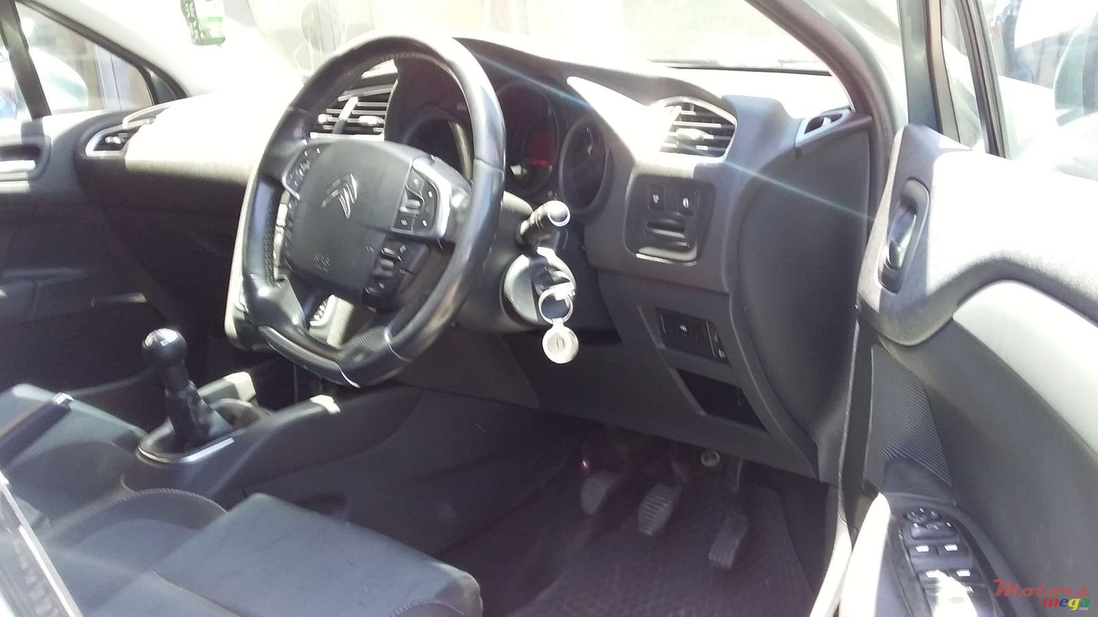 2012' Citroen C4 photo #3