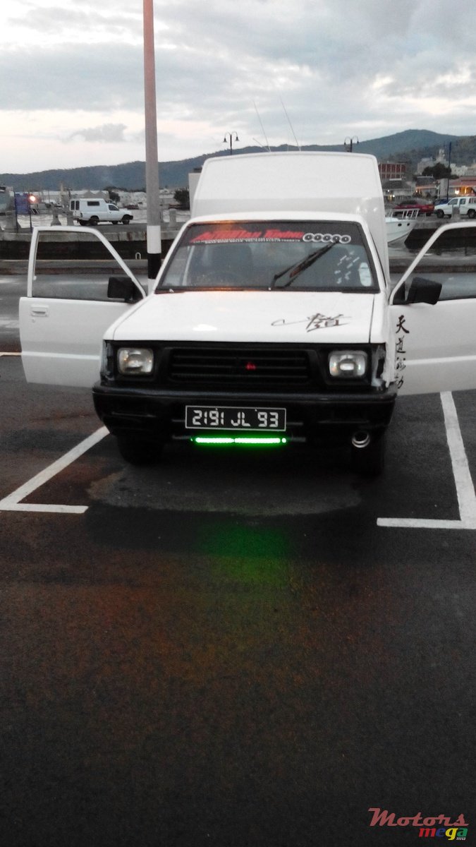 1993' Mitsubishi L200 photo #1