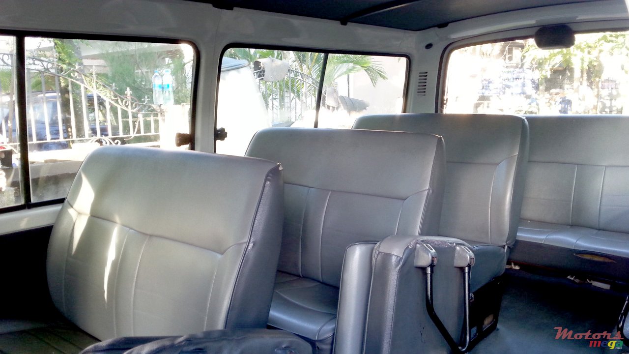 2000' Toyota HiAce photo #4