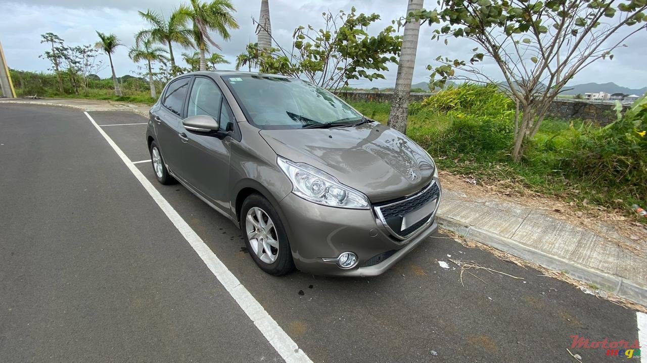 2015' Peugeot 208 photo #1