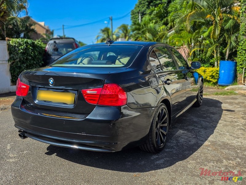 2011' BMW 320 photo #2