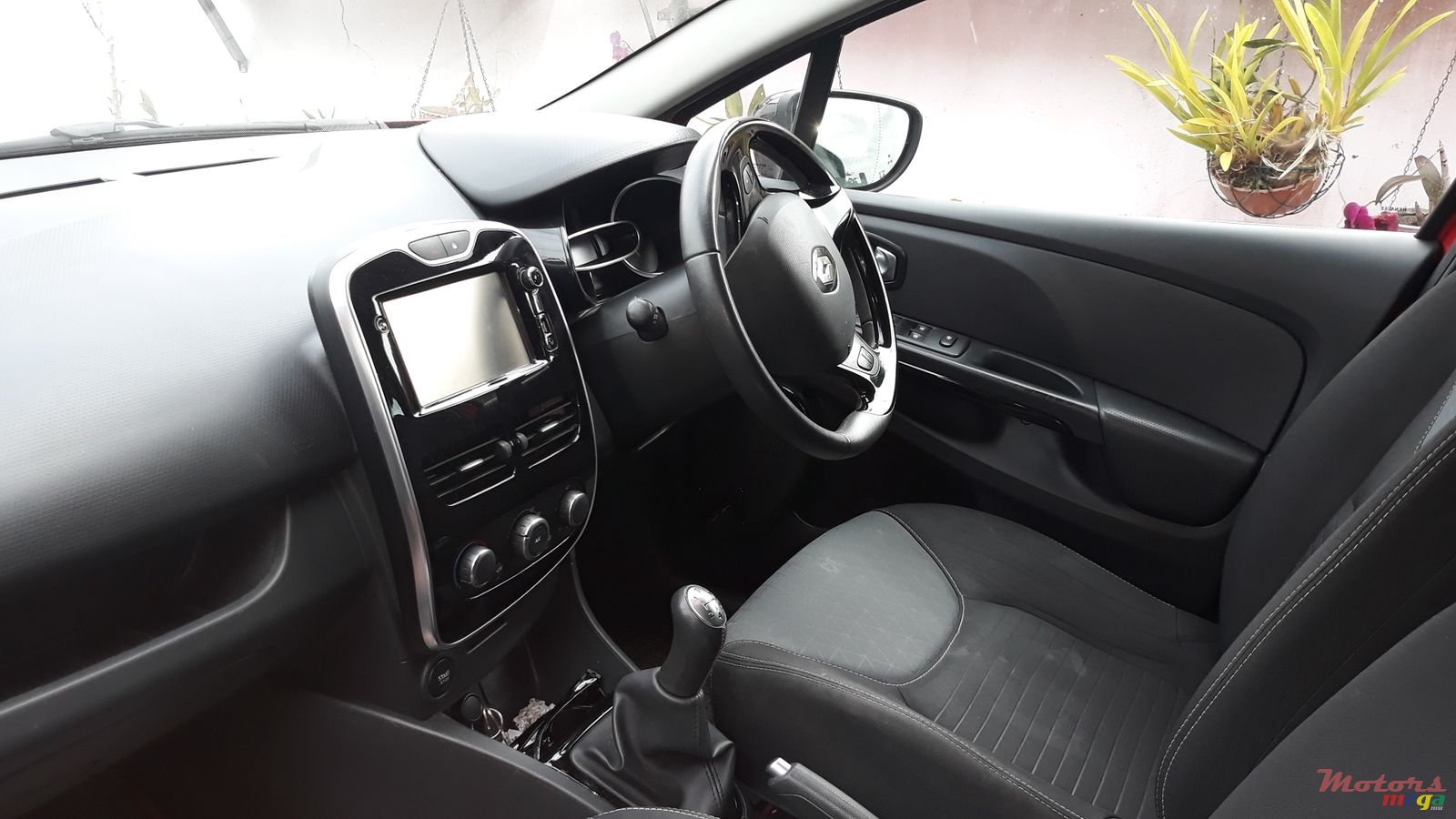 2015' Renault Clio photo #4