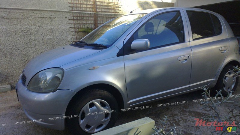 2001' Toyota Vitz photo #1