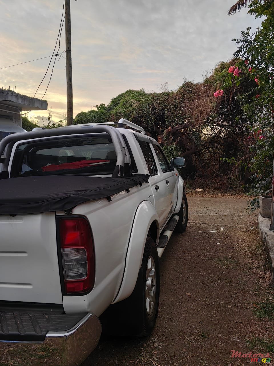 2014' Nissan NP300 photo #6