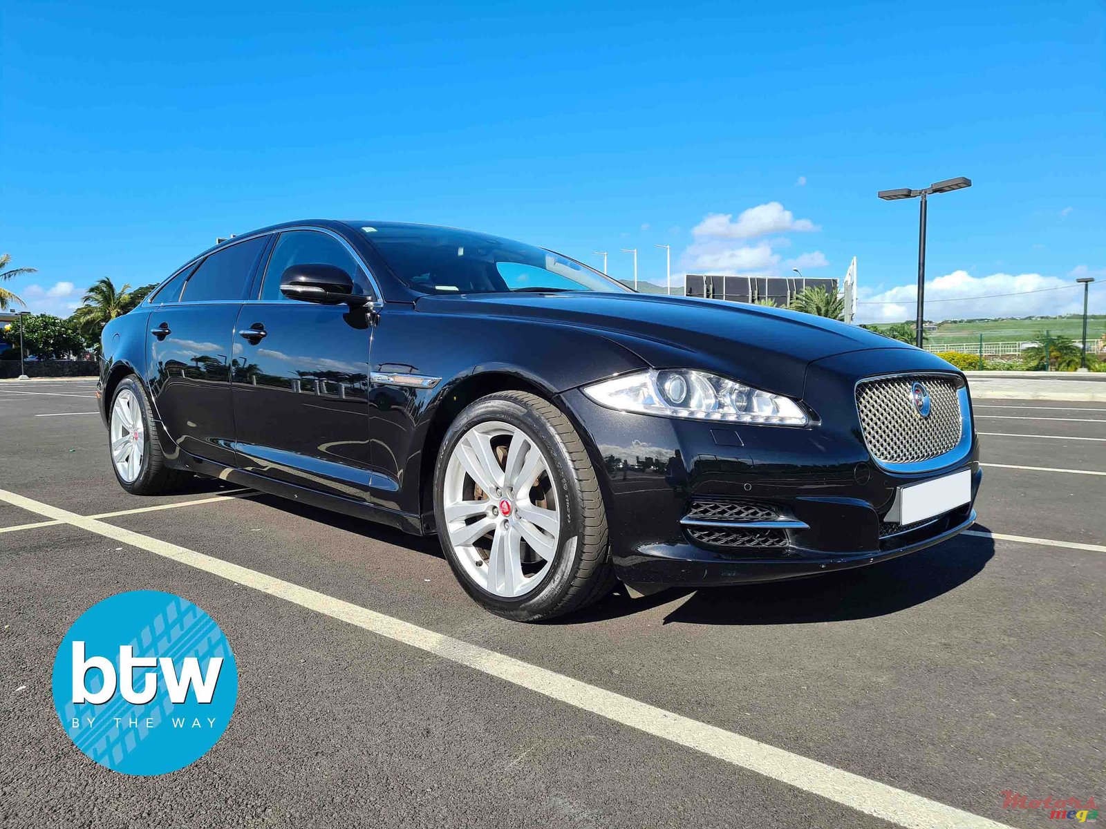 2015' Jaguar XJ photo #1