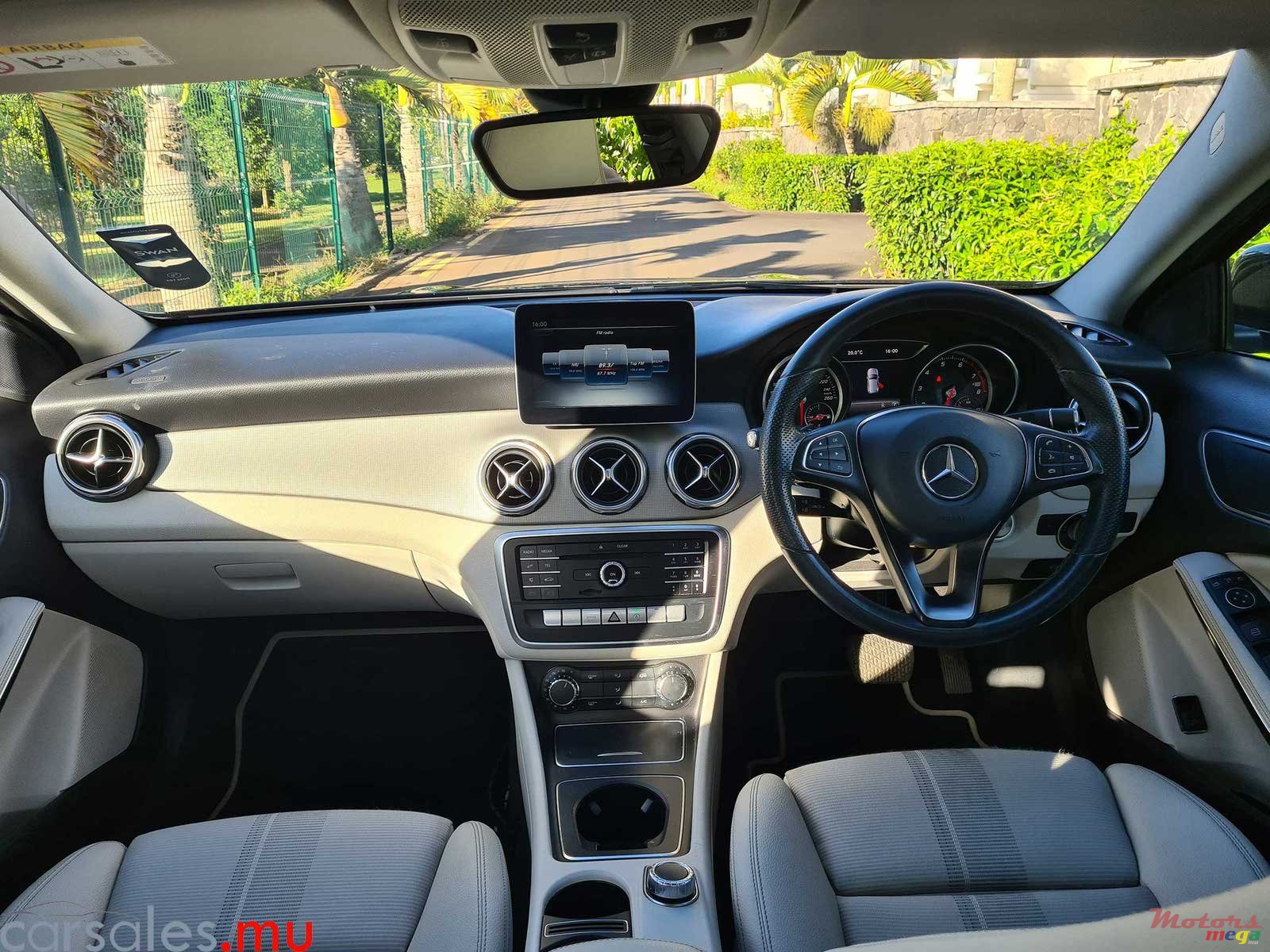 2020' Mercedes-Benz GLA 180 Urban photo #6